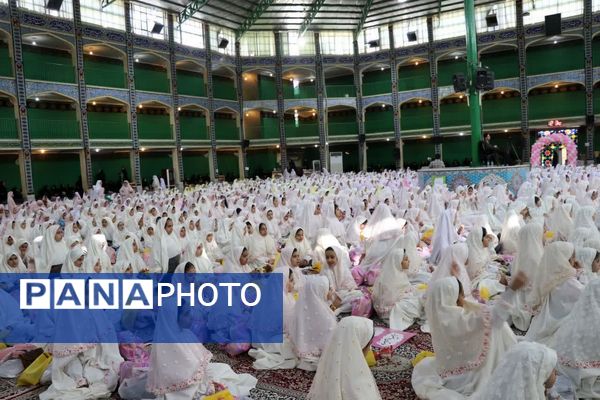 جشن تکلیف ۲۰۰۰نفری دانش‌آموزان دختر شهر یزد 