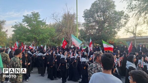 رزمایش «جانفدایان» با شعار «لبیک یا خامنه‌ای» در شهرستان بروجن