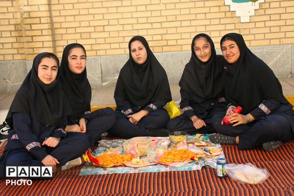 صبحانه سلامت در هنرستان شهید سادلجی؛ گامی برای تقویت بدن و ذهن هنرجویان