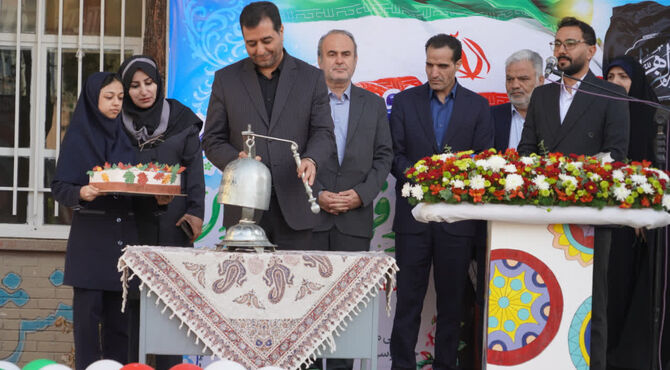 زنگ استکبارستیزی در دبیرستان شاهد غفاری اصفهان نواخته شد 