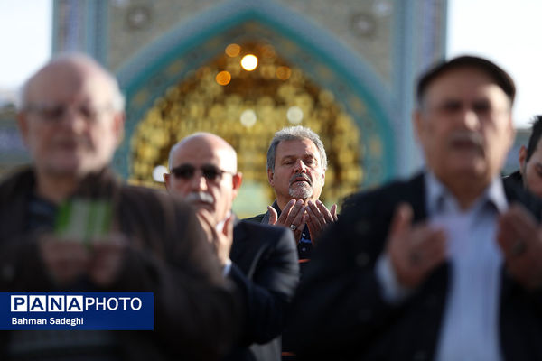 نماز عید فطر - امامزاده پنج تن لویزان