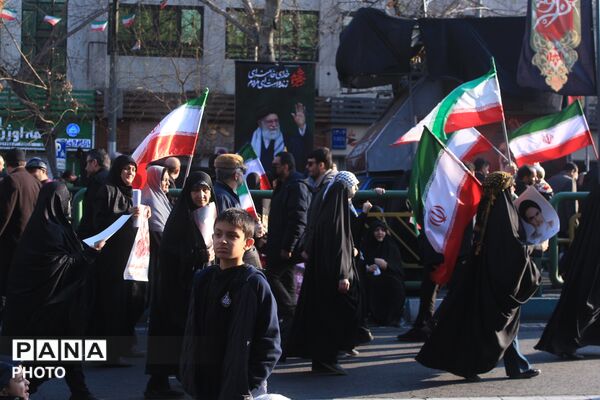 بیعت مردم تهران با سومین رهبر انقلاب