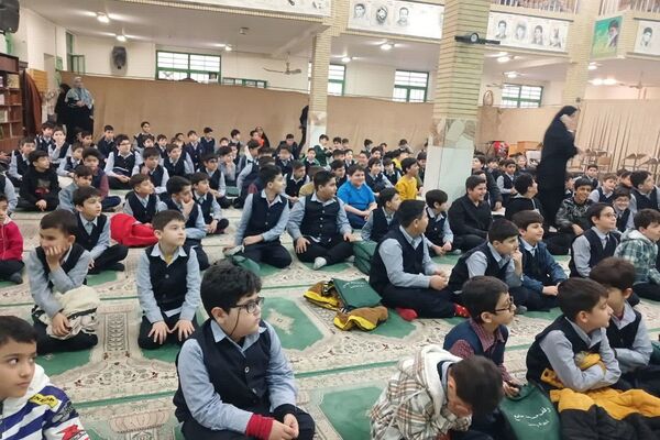 سفره افطار در دبستان شاهد بهنام محمدی ناحیه 2 کرج 