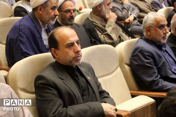 رونمایی از نخستین جلد دانشنامه دفاع مقدس استان قم
