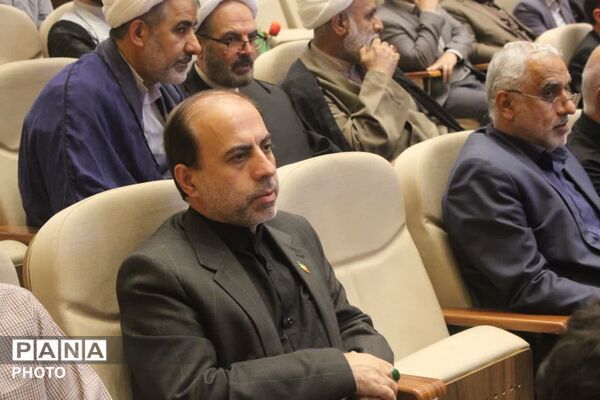 رونمایی از نخستین جلد دانشنامه دفاع مقدس استان قم