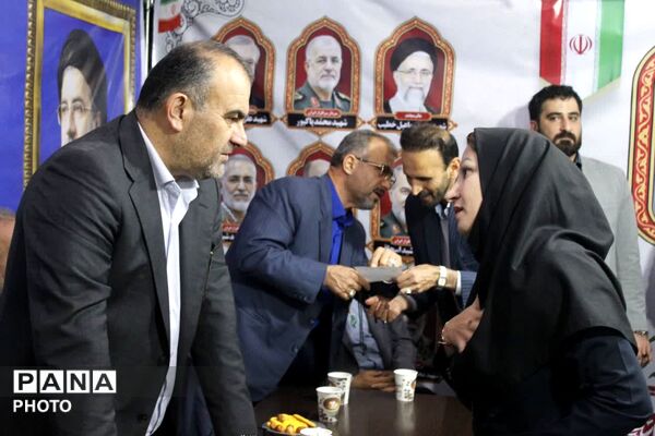 میز ارتباطات مردمی با حضور مدیرکل آموزش و پرورش مازندران 