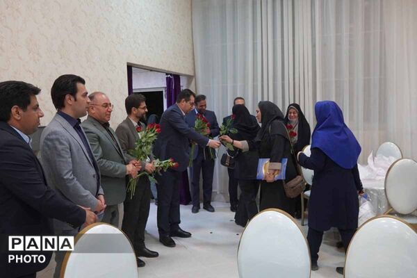 تجلیل از خبرنگاران و فعالان رسانه‌ای بجنورد به مناسبت روز خبرنگار