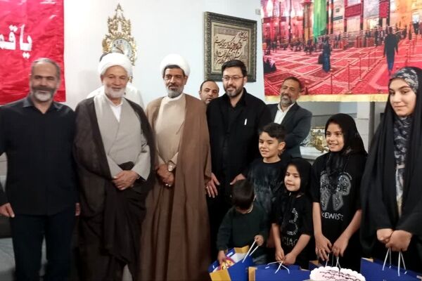 دیدار مسئولان قم با خانواده شهید محمد وزینی اکبر