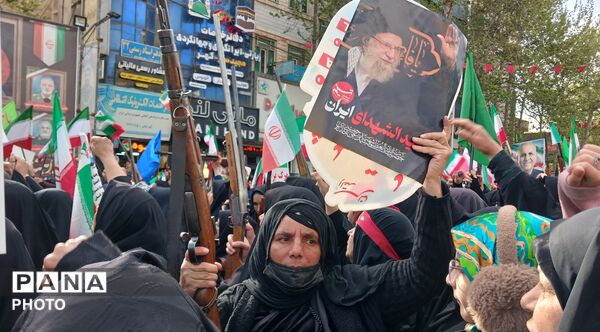 زنان غیوردوشادوش مردان، زنان لر خرم‌ آباد آماده دفاع از میهن 