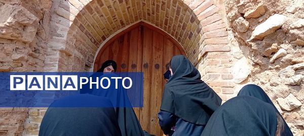 بازدید دانش‌آموزان از کارخانه آلومینای جاجرم و قلعه جلال الدین شهرستان گرمه