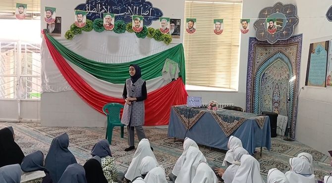 نقالی دانش‌آموزان دبستان دخترانه علمدارشهرستان تفت به مناسبت هفته «ماها»
