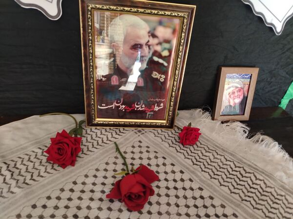 آیین بزرگداشت سردار شهید حاج قاسم سلیمانی در مدرسه ی بی بی صائب نقدی همت آباد