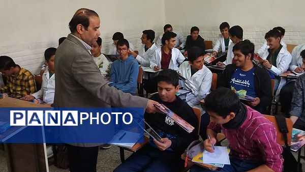 گرامیداشت روز دانش آموز در دبیرستان شاهد ابوذر غفاری 