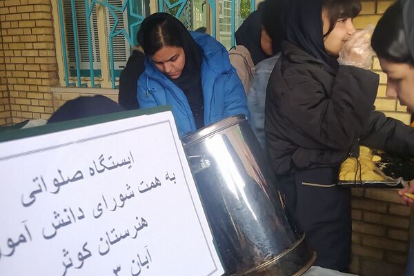 برپای ایستگاه صلواتی به‌مناسبت شهادت حضرت فاطمه (س) در هنرستان کوثر ناحیه یک شهرری