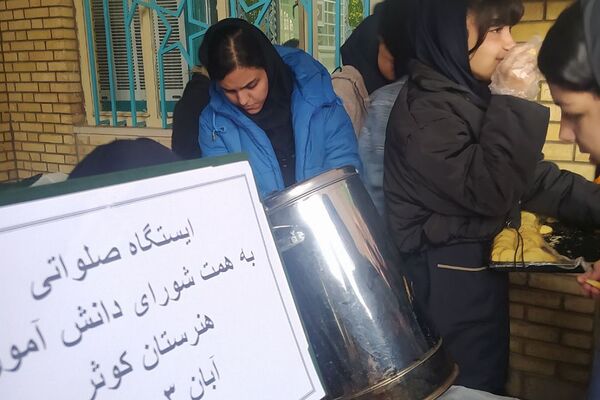 برپای ایستگاه صلواتی به‌مناسبت شهادت حضرت فاطمه (س) در هنرستان کوثر ناحیه یک شهرری