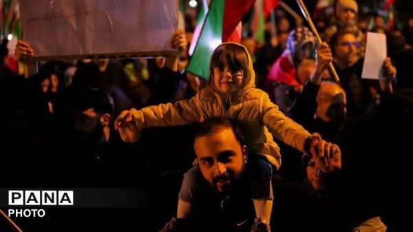 اجتماع عظیم مردمی کرج در سی‌وچهارمین مراسم بیعت با رهبری و عزاداری امام امت 
