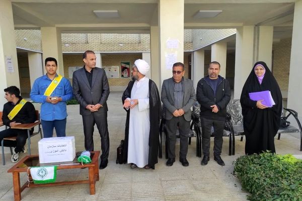 مشارکت پرشور دانش‌آموزان در انتخابات شورای پیشتاز مدرسه کوثر