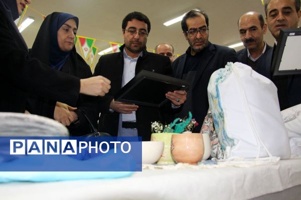 افتتاح نمایشگاه شکوفایی هنر و مهارت زنان و دختران هنرستان استاد شهریار 