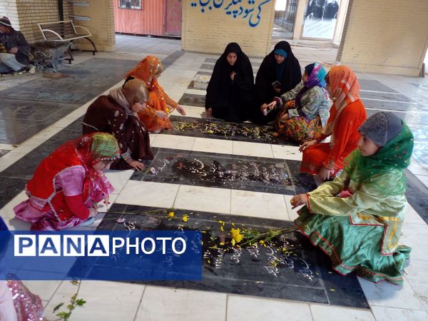 گلباران مزار شهدای شهرستان قدس توسط دانش‌آموزان مدرسه هدی یک