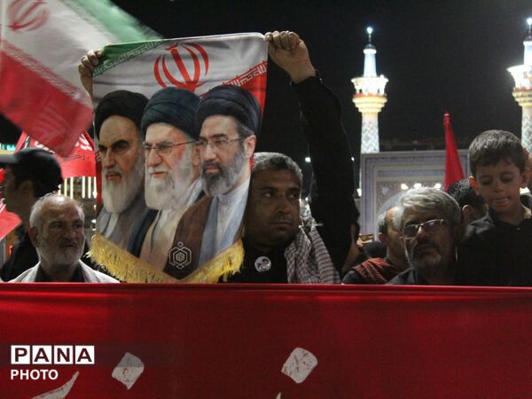 صحن‌های حرم رضوی سرخ‌پوش از پرچم‌های خون‌خواهی شد