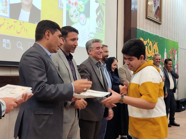 جشن ستارگان دبیرستان هیأت امنایی توحید دوره اول