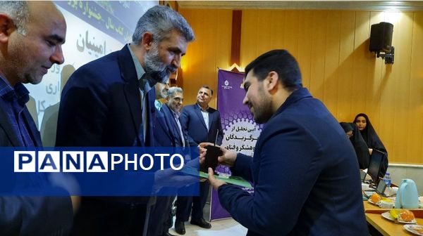 تجلیل از برگزیدگان پژوهشگر خراسانی در مشهد