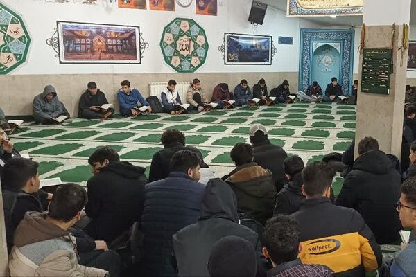 برگزاری محفل انس با قرآن به مناسبت ماه مبارک رمضان در مدارس ناحیه دو شهرری 