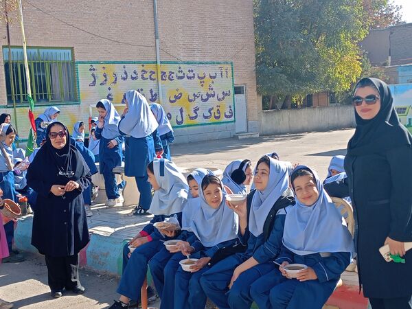عزاداری ایام فاطمیه در دبستان  بنت الهدی صدر ۲