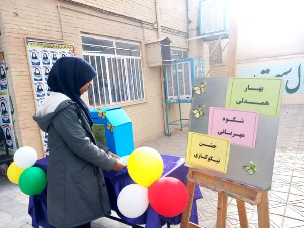 برگزاری بهار همدلی شکوه مهربانی جشن نیکوکاری در دبیرستان عفت