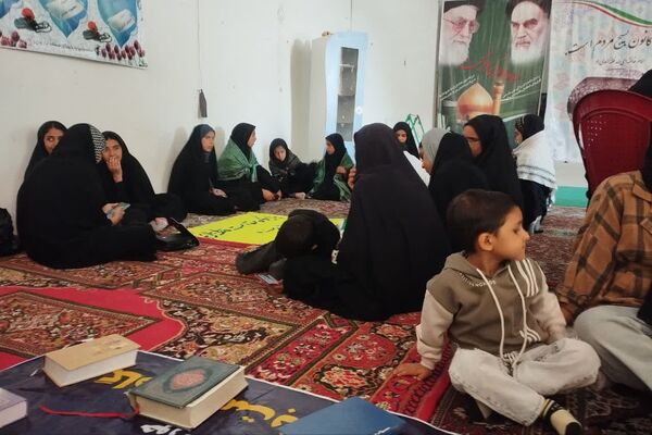 محفل قرآنی و حلقه صالحین در پایگاه مقاومت حضرت زینب (س) داریون 