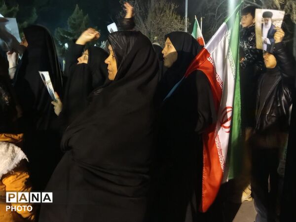 حرکت دسته عزاداری درسومین شب شهادت امام خامنه ای از پنجراه تا مسجد جامع