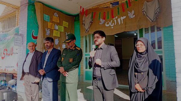 دبیرستان دخترانه فدک میزبان آیین زنگ نمادین «استکبار‌ستیزی» در شهر بن 