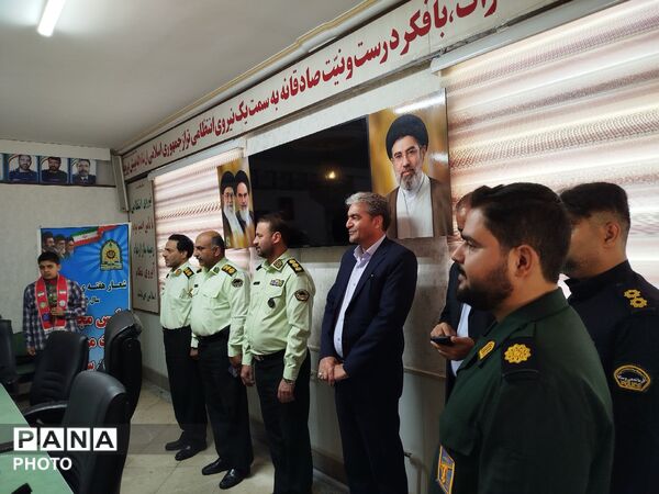 تجلیل دانش آموزان از حافظان امنیت  در نیشابور