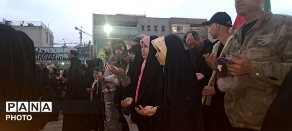 حضور مردم کرج در لحظه تحویل سال 1405