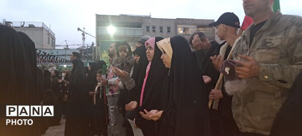 حضور مردم کرج در لحظه تحویل سال 1405
