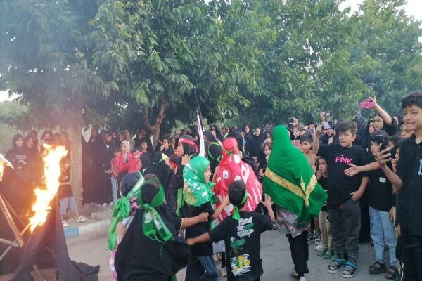 مراسم نمادین آتیش زدن خیمه ها در عصر روز عاشورا در شهر بار