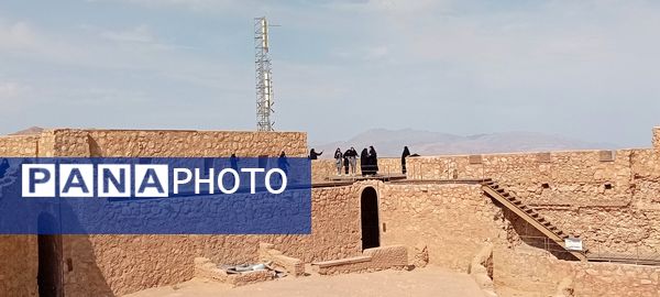 بازدید دانش‌آموزان از کارخانه آلومینای جاجرم و قلعه جلال الدین شهرستان گرمه