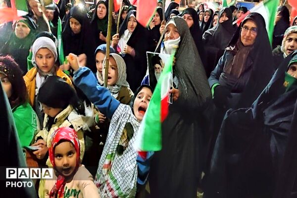 در حمایت از میدان و پیشگیری از فتنه و کودتا هستیم در خیابان 