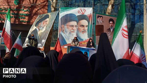  بانوان خرم‌آبادی برای دفاع از وطن برخاستند
