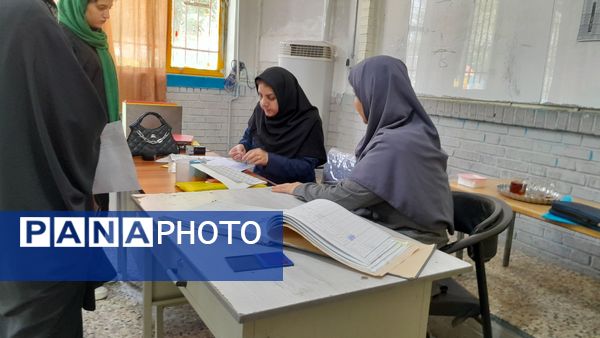 هدایت تحصیلی دانش آموزان پایه نهم دبیرستان میثاق منطقه تبادکان مشهد