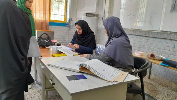 هدایت تحصیلی دانش آموزان پایه نهم دبیرستان میثاق منطقه تبادکان مشهد