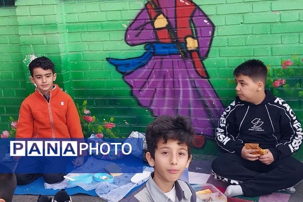 اجرای طرح «صبحانه سالم» در دبستان هیأت امنایی شهید قلنبر ناحیه دو شهرری 