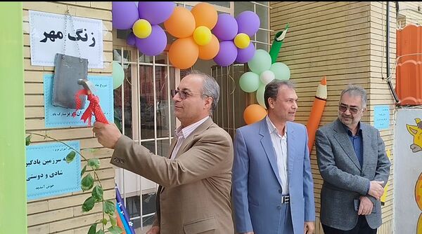 زنگ مهر در دبستان دخترانه سما با حضور مسئولان آموزش و پرورش و دانشگاه آزاد اسلامی کاشمر 
