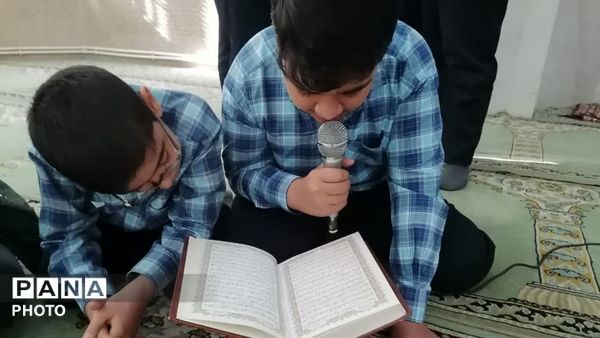محفل قرآنی  در دبیرستان دوره اول پسرانه سیدالشهدا(ع)
