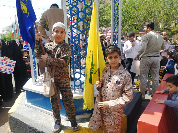 راهپیمایی نمازگزاران جمعه قم در حمایت از عملیات وعده صادق و طرح نور