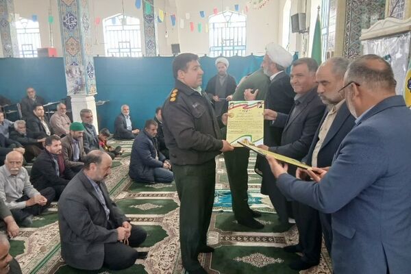 حضور در نماز جمعه، نشانه اتحاد و همبستگی 