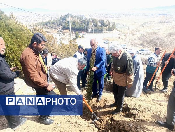 ریشه‌های امید در خاک زندگی