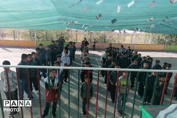 نواخته شدن زنگ مهر با حضور مسئولین در مدرسه امام خمینی(ره) شهر نیر