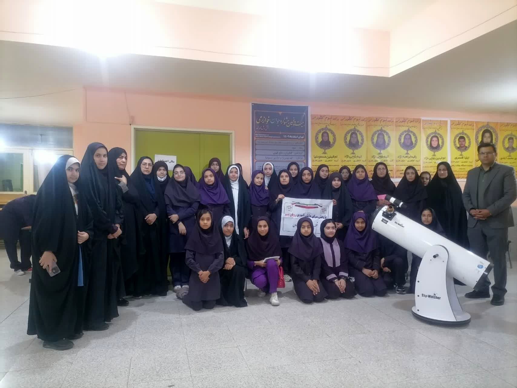 رصد ماه و زحل به مناسبت هفته جهانی فضا