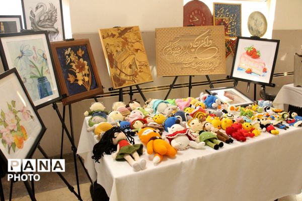 سیری در نمایشگاه دستاوردهای کانون‌های فرهنگی‌ تربیتی در آذربایجان شرقی